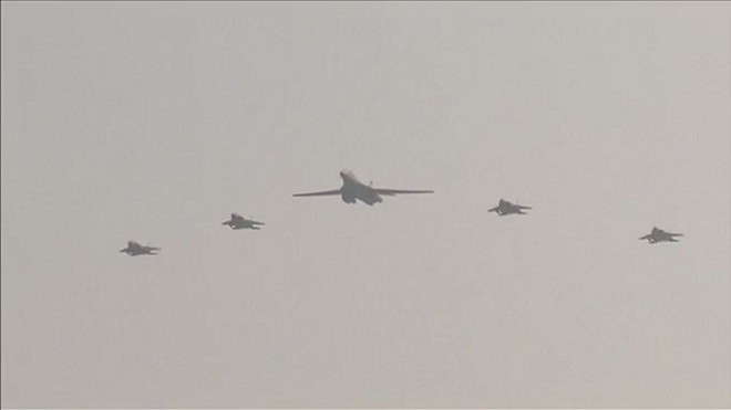 武嚇朝鮮 2架B-1B轟炸機飛越韓國(視頻)