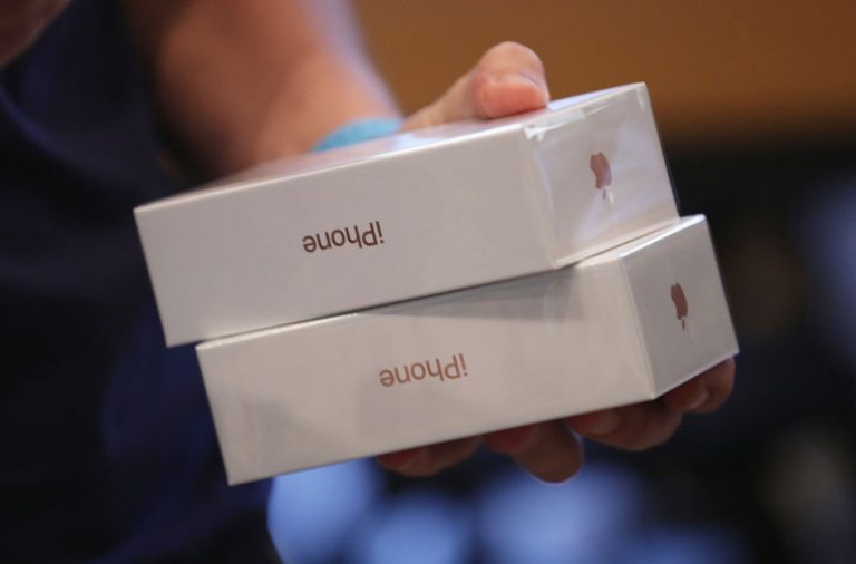 iPhone 7開賣缺貨 香港亮黑Plus炒到2萬