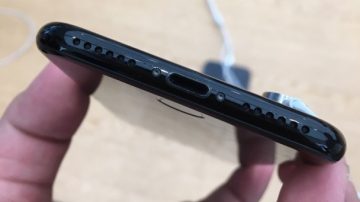 iPhone7用户投诉新机掉漆脱色