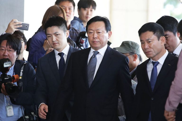 疑侵占背信 韓檢對樂天會長申請逮捕令