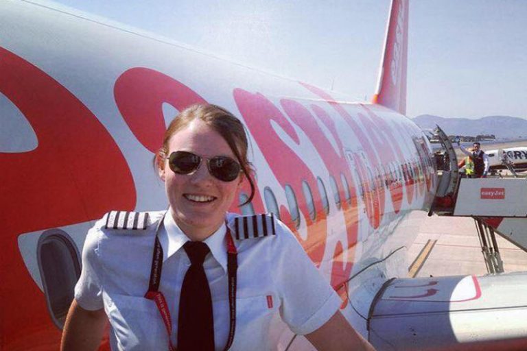 26歲成全球最年輕機長 英女13歲就開飛機