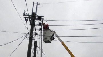 【更新】梅姬發威 全台停電戶逾281萬戶 風大雨急搶修難