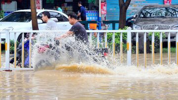 台风“梅姬”登陆福建 福州市区淹水