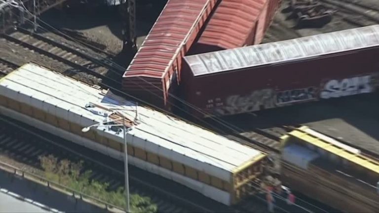 紐約火車出軌 中斷交通 無人傷亡