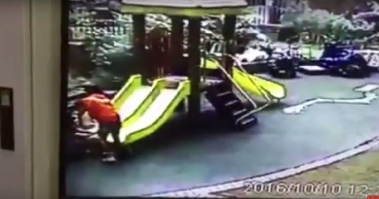 台3少女狂搧5歲童耳光 母震驚心碎(視頻)