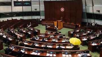 港立法會宣誓  議員:不忠於殘殺人民政權