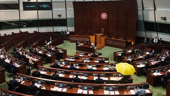 港立法會宣誓  議員:不忠於殘殺人民政權