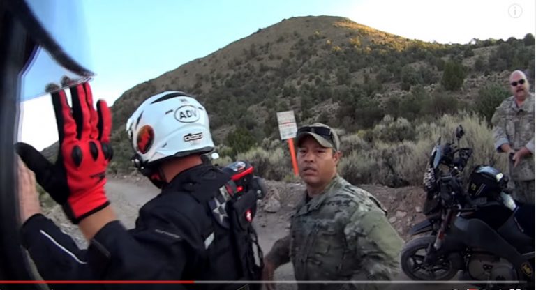 探秘美軍事基地51區 他們遭遇怪異搜查