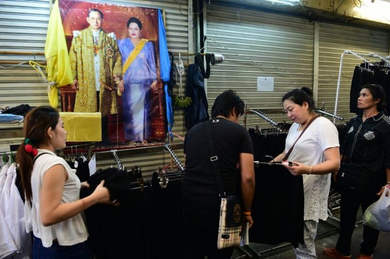 泰國喪期 黑衣大缺貨 觀光客應注意這些規矩