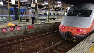 台現役女軍人疑跳軌 當場遭進站火車輾斃