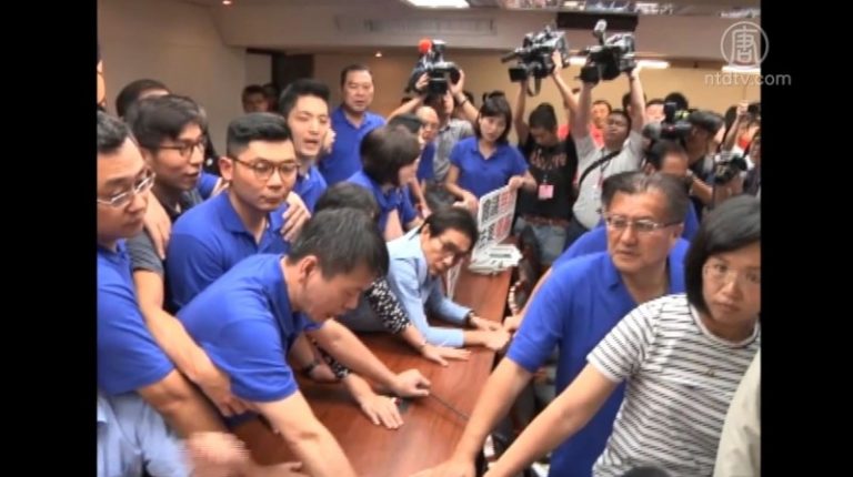 一例一休爭議 朝野立委爆發衝突