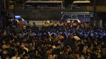 香港反人大释法游行 警民爆发激烈冲突（视频）