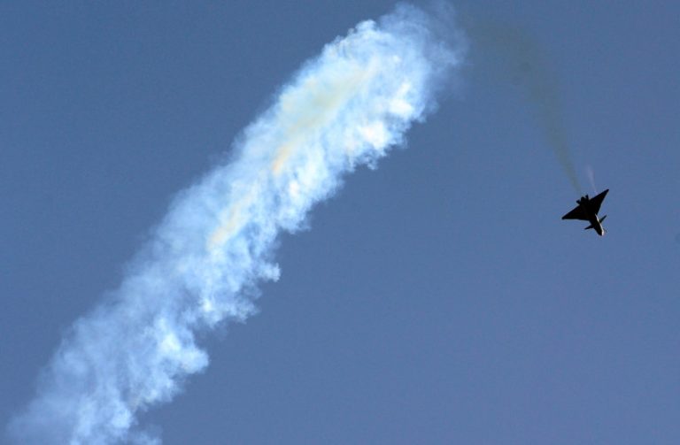主力戰機變飛行棺材 殲10頻繁墜機為哪般？
