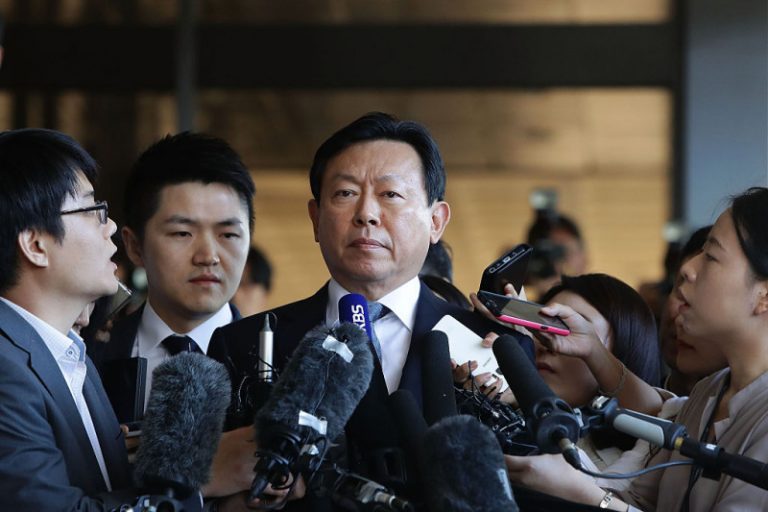 遭朴槿惠逼捐？韓檢傳喚樂天集團辛東彬