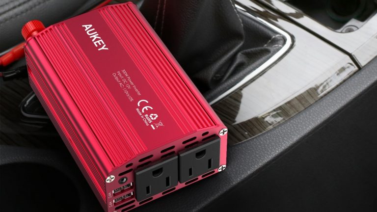 AUKEY 300瓦車載變壓充電器