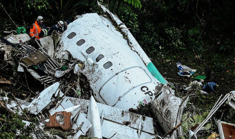 巴西足球隊空難 機師驚慌說沒油(視頻)