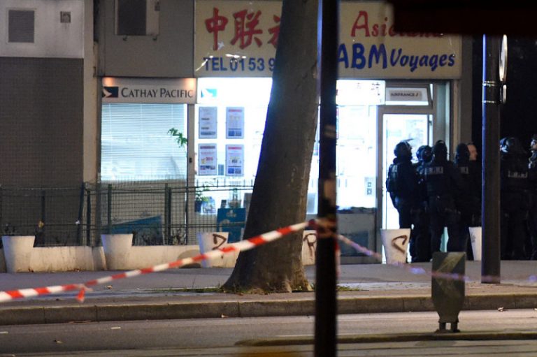 【快訊】巴黎華人旅遊社遭劫 嫌犯困6人質(視頻)