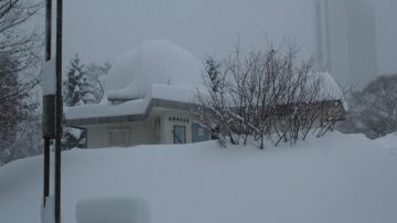 日本北海道大雪破纪录 札幌几乎被雪埋