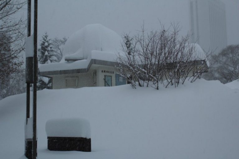 日本北海道大雪破紀錄 札幌幾乎被雪埋