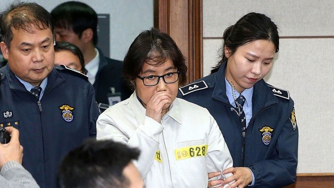 崔順實穿囚衣首度出庭 對檢方指控一概否認