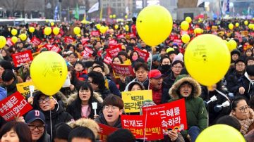 韩国人要朴槿惠下台 跨年夜第10次示威游行