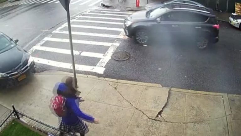 司機心臟病發 衝上人行道撞傷女童