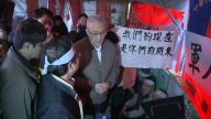 吳敦義探視絕食軍公教 被喊黨主席