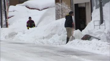 日本西部降大雪 1死300多辆车受困