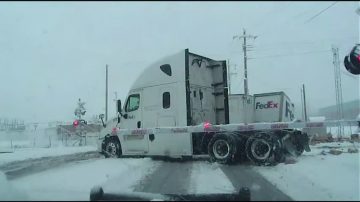 视频：美国犹他州火车撞货车 所幸无人受伤