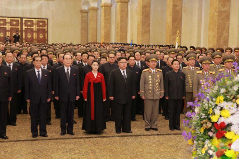 金正恩攜李雪主及朝鮮百官 新年亮相