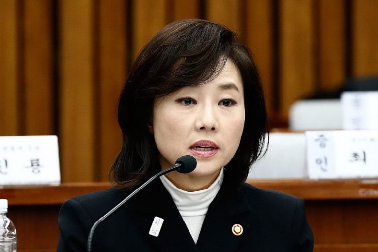 因「黑名單」偽證嫌疑  韓部長被告