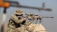 一枪击毙3名IS 英狙击手隔1800米写神奇