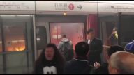 香港地鐵起火 17人受傷