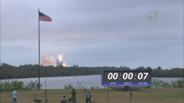 SpaceX：明年底實現登月觀光