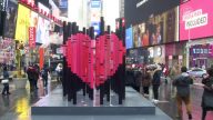 暖暖情人節 時代廣場別樣心形雕塑