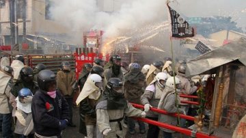 「北天燈、南蜂炮」 台灣名地元宵節特色活動