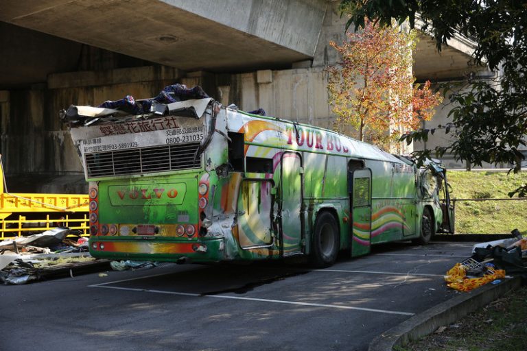賞櫻團司機無過勞？女兒崩潰：爸爸已連上16天班