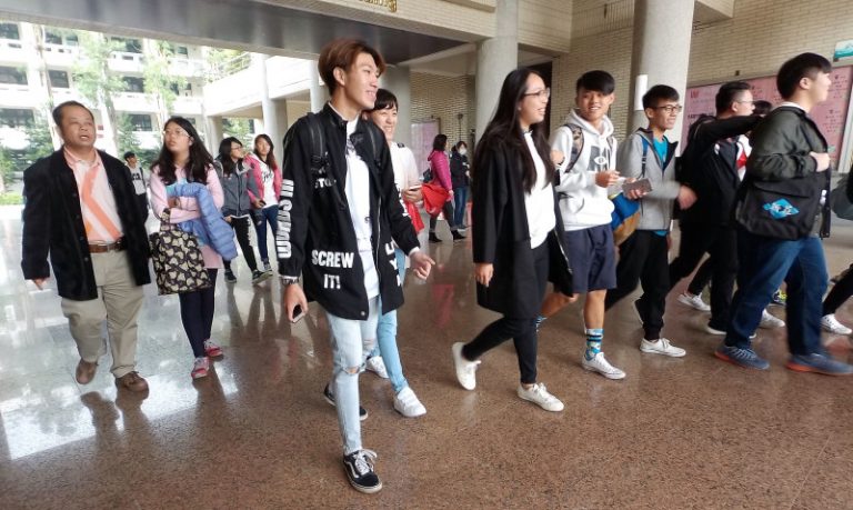 學測成績查詢 准考證末碼分流查詢更順暢