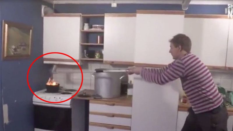 廚房著火千萬別這樣做 單純蓋鍋蓋還不行 正確的作法是輕柔滑蓋！