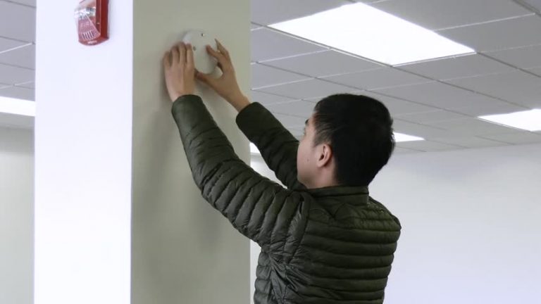 杜絕隱患 定期更換煙霧探測器電池