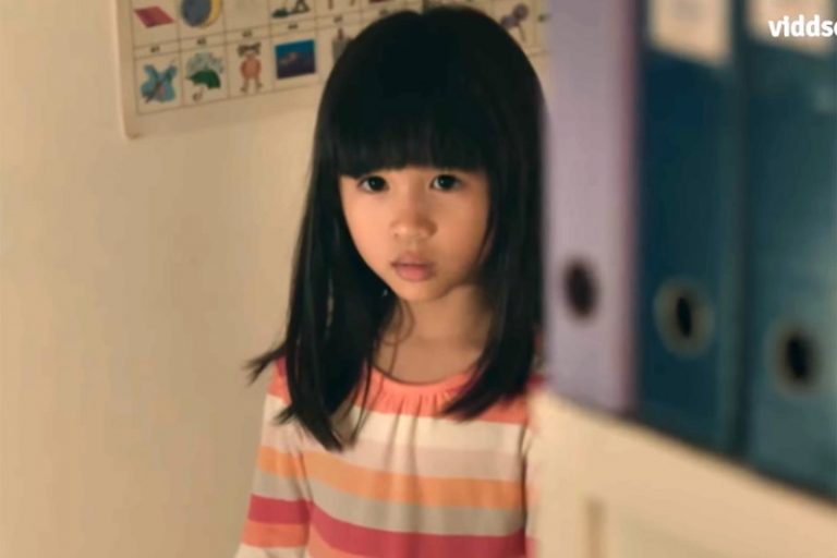 母親怒吼外傭「妳真笨」，沒想到第二天就在女兒身上看到自己的冷酷