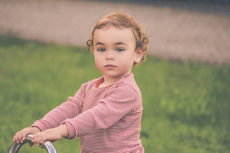 孩子這6個部位不能動手打，8歲女孩被一巴掌打死！