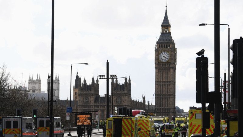 伦敦恐袭警漏夜逮捕7人 攻击者为单独行动(视频)