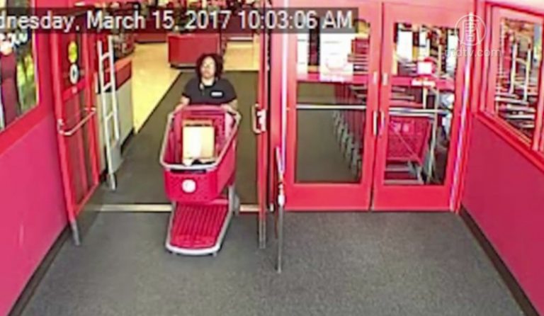 維州女子假冒店員 偷走四萬美元蘋果手機