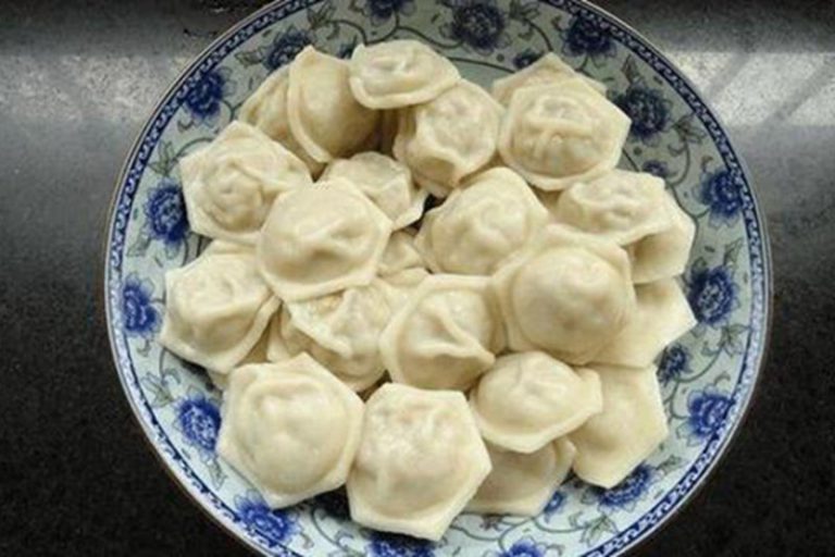 擀麵杖滾一下 35個餃子立馬成型！老外包餃子竟讓中國人開眼界