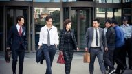 变身帅哥天才骗子 李敏镐《蓝色海洋的传说》诈骗“妈妈”和“前女友”