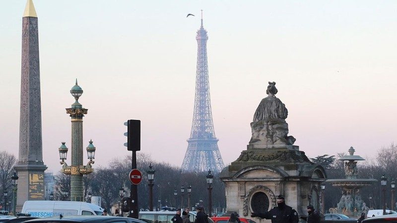 加強警戒 巴黎警察獲授權搜乘客行李