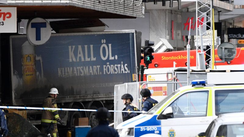 瑞典恐襲：卡車是偷的 首相宣佈恐襲(組圖)