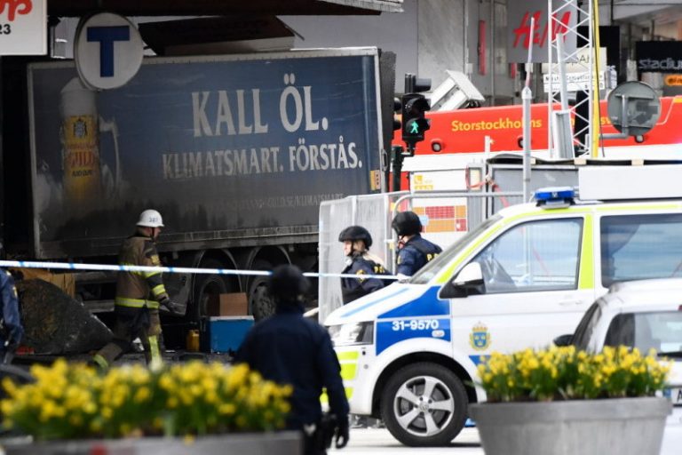 斯德哥爾摩爆恐襲  卡車撞人至少4死
