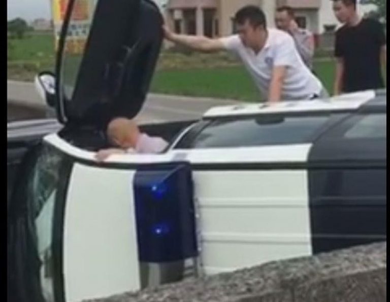 警車怎麼翻覆了？行車紀錄器拍下驚險追逐鏡頭